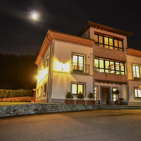 Reina Adosinda מלון 2*