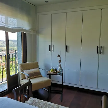 Reina Adosinda מלון