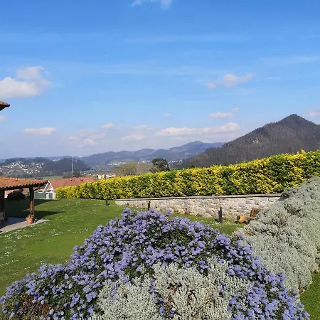 Reina Adosinda מלון