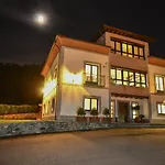 Reina Adosinda Hotel 2*