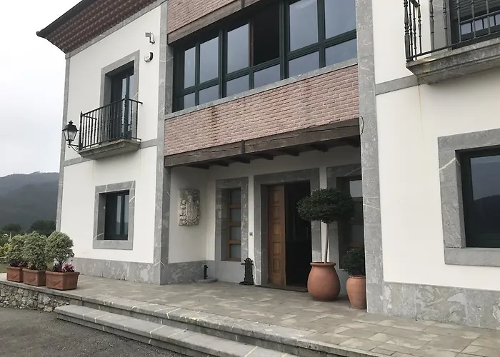 Hotel Reina Adosinda 2*